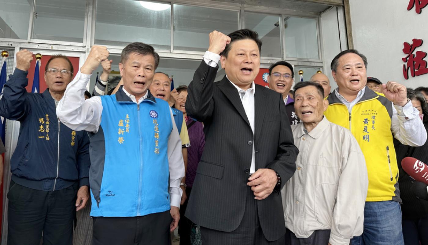 跟著傅崐萁去香港的陳姓民眾到現在仍在羈押中,台灣朝野吵成一團,但實際狀況是,陸委會轄下的香港台北文化經濟辦事處,已經沒有台籍人員了,怎麼救?沒有答案。中央社