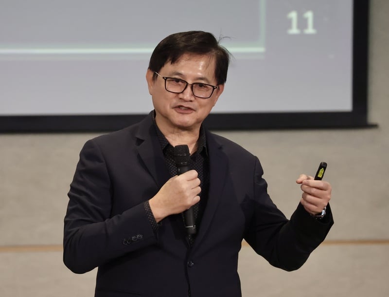 童子賢以「台灣隊長」形容台積電,目前雖然都打出好球,但是否可以繼續沾沾自喜,還是要謹慎觀察。中央社