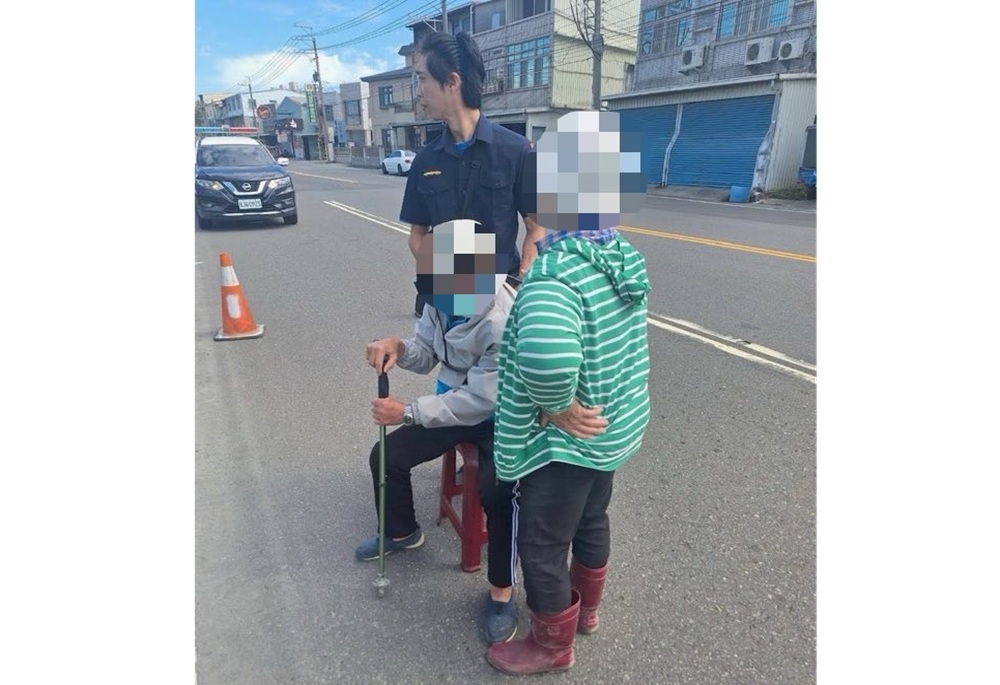 老翁不敵艷陽天 警暖心守護協助返家 211 248250309a01