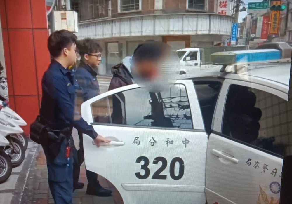《圖說》曾嫌攜帶二級毒品依託咪酯電子菸移送法辦。〈中和分局提供〉