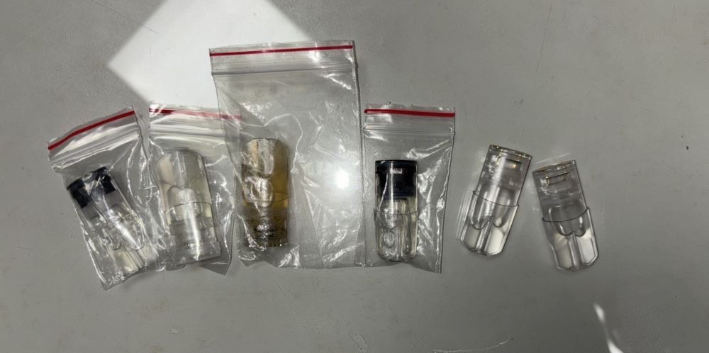 《圖說》警方扣押的二級毒品依託咪酯電子菸證物。〈中和分局提供〉