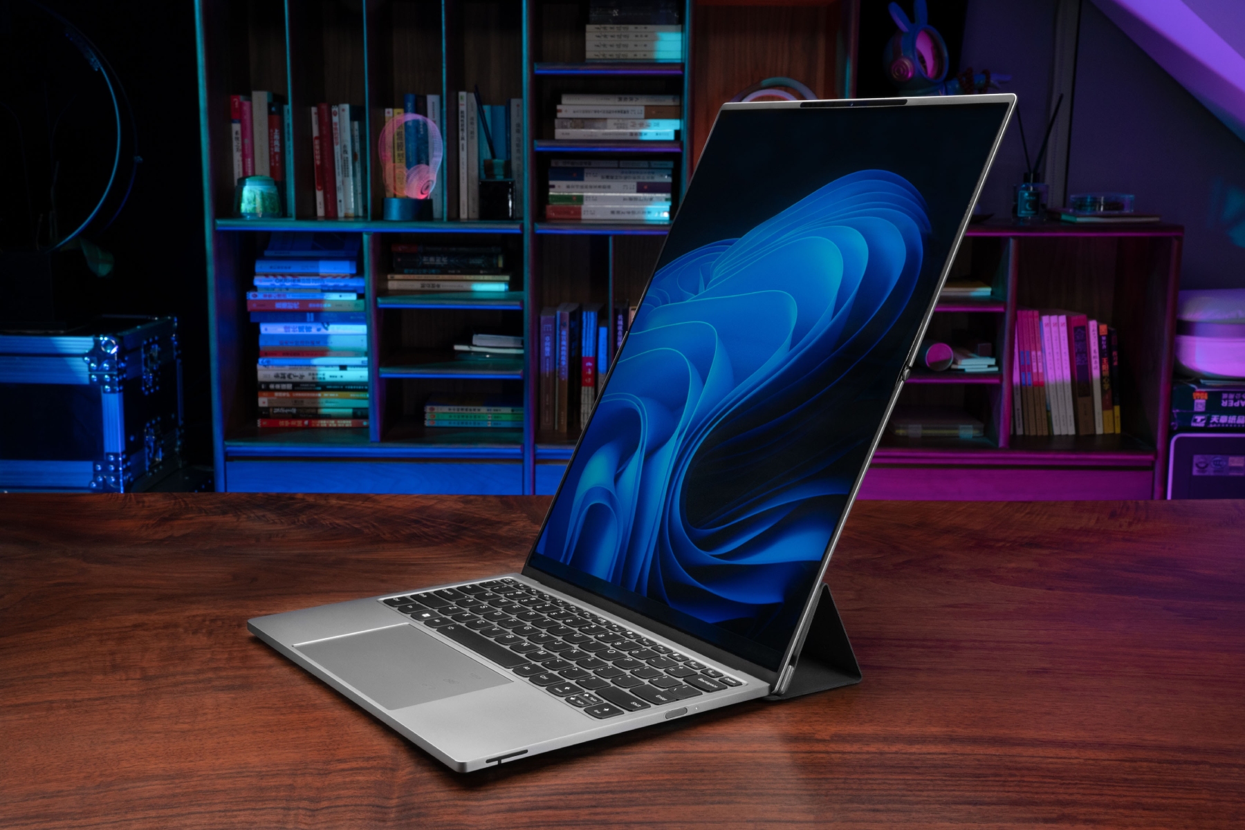 Lenovo ThinkBook AI Flip 概念筆電展現 AI 驅動的混合辦公新紀元,為未來工作方式帶來更多靈活性與智慧化選項
