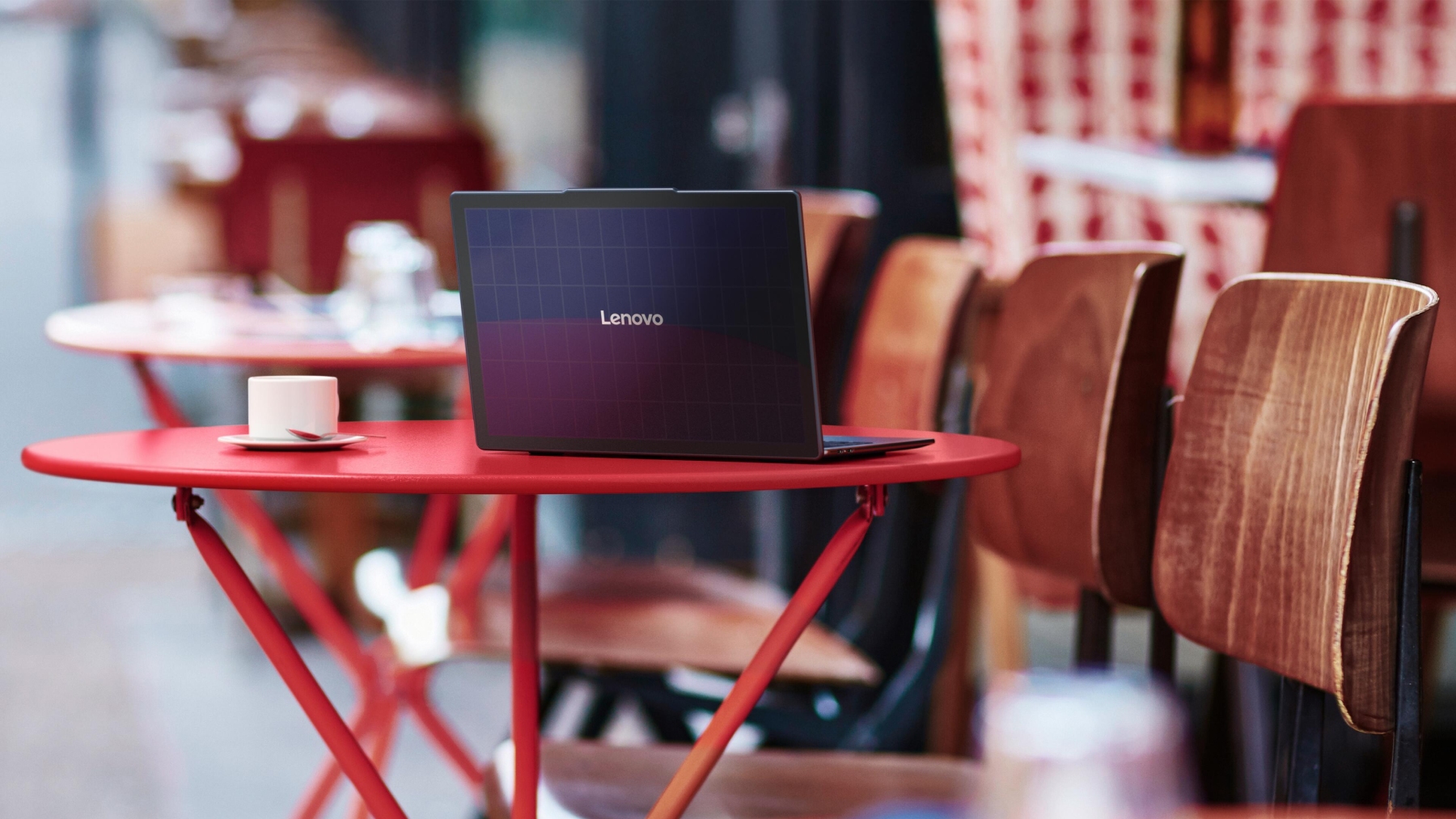 Lenovo Yoga Solar 概念筆電顛覆傳統筆電形態,突破地將太陽能技術與極致輕薄設計完美結合