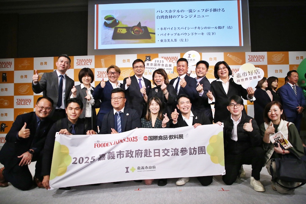 黃敏惠市長率市府團隊與8家嘉市好店業者行銷國際。(圖/嘉義市政府提供)