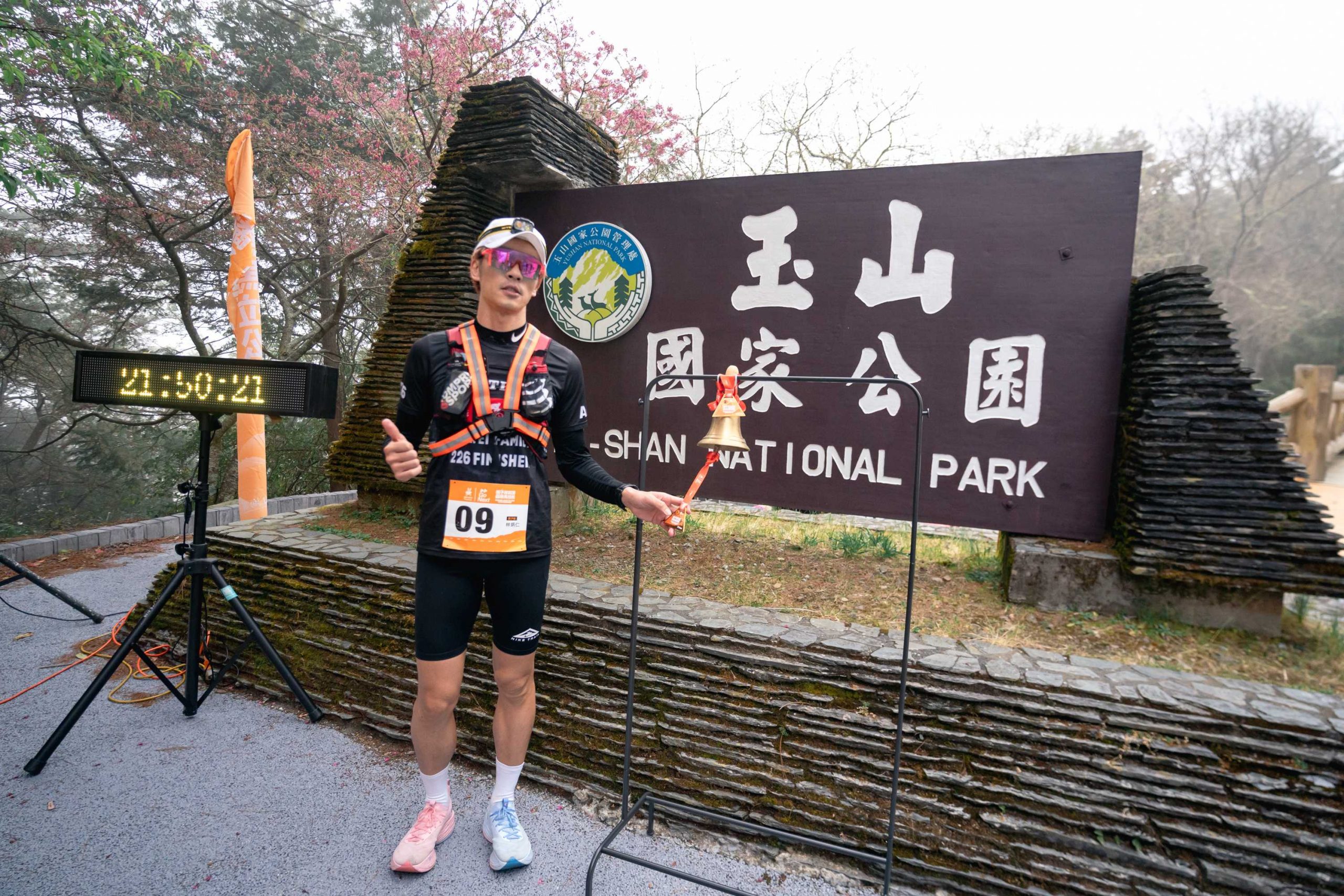 日本選手石川佳彥（中）與台灣選手林炳仁（右）分別取得第二、第三名