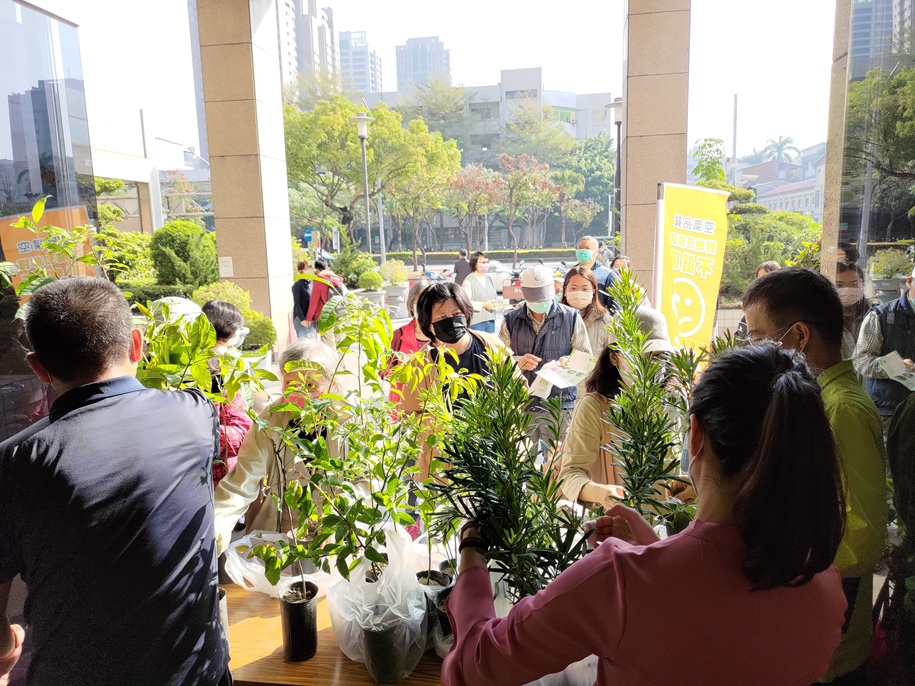 在植樹節種下綠色希望 22800株樹苗免費送高雄市民