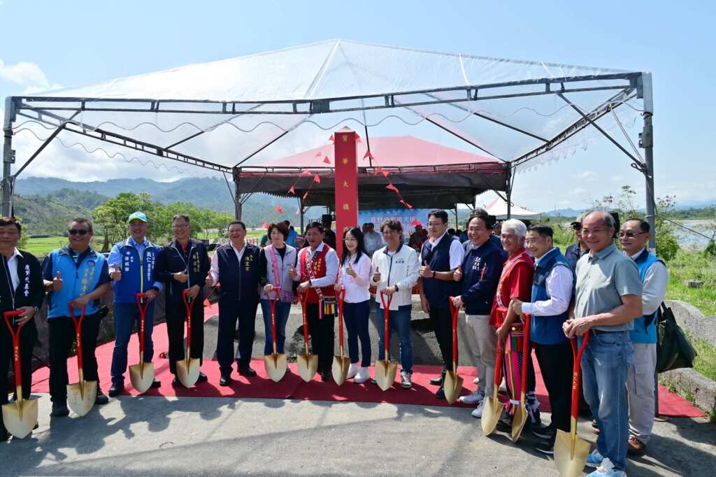 ▲鹿野鄉寶華大橋改建工程開工典禮。（臺東縣建設處提供）