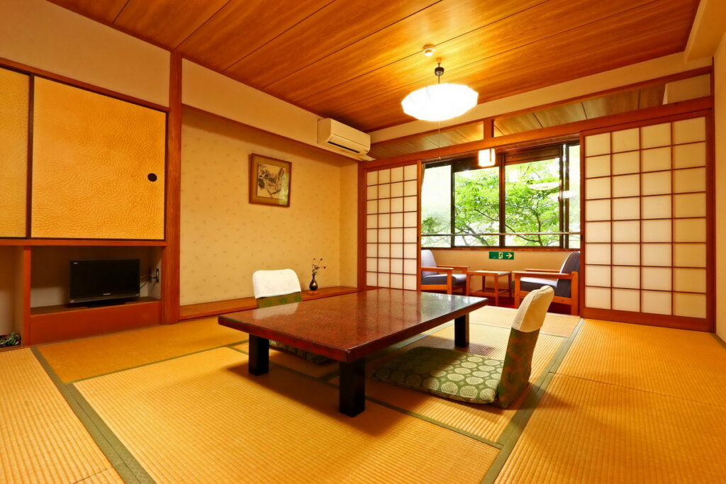 「奈良」吉野山,其壯麗的一目千本絕景,被譽為日本第一賞櫻名所。(圖片由Booking.com提供)