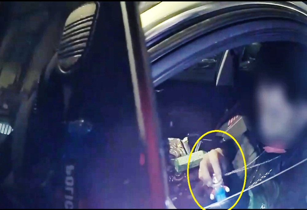 違停車內吸食喪屍煙彈 男子藏毒鑰匙串遭警識破 241 248250310a01
