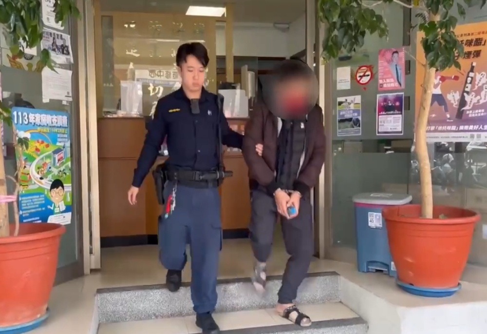 違停車內吸食喪屍煙彈 男子藏毒鑰匙串遭警識破 242 248250310a02