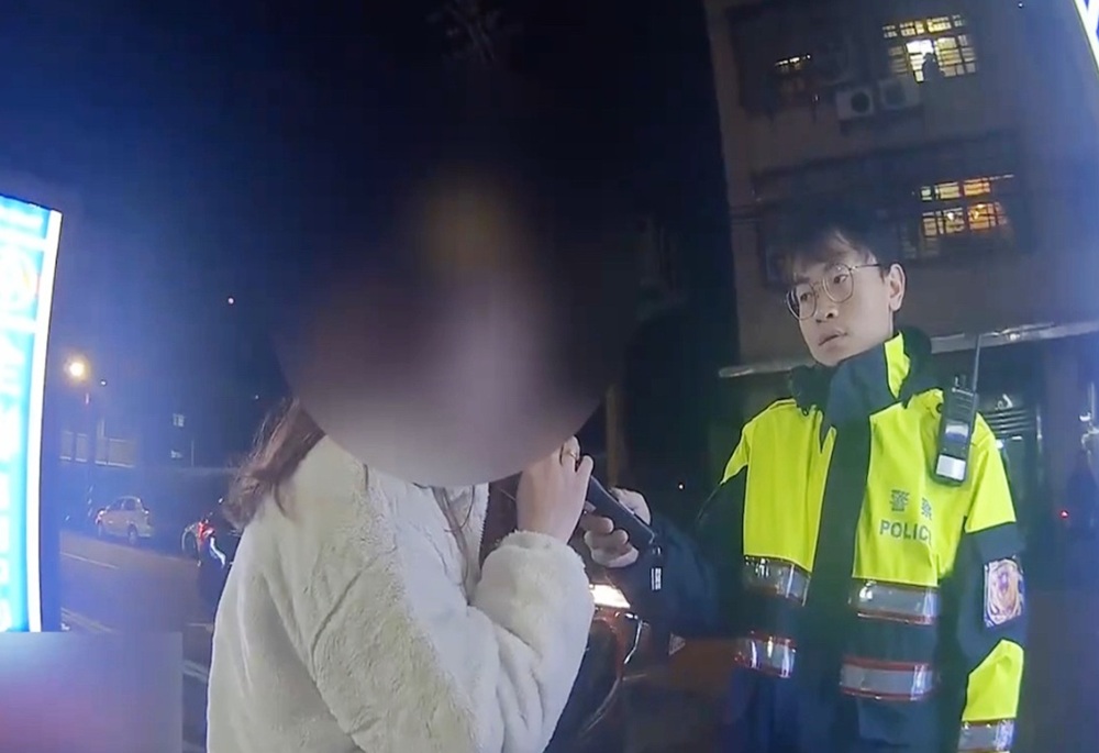 與夫爭吵連撞7車後肇逃 醉妻遭警公共危險究辦 202 248250310a11