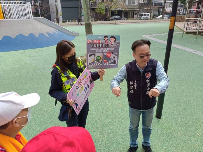 桃園都城隍爺遶境登場 警方交安識詐宣導護民眾平安 61 607456 0