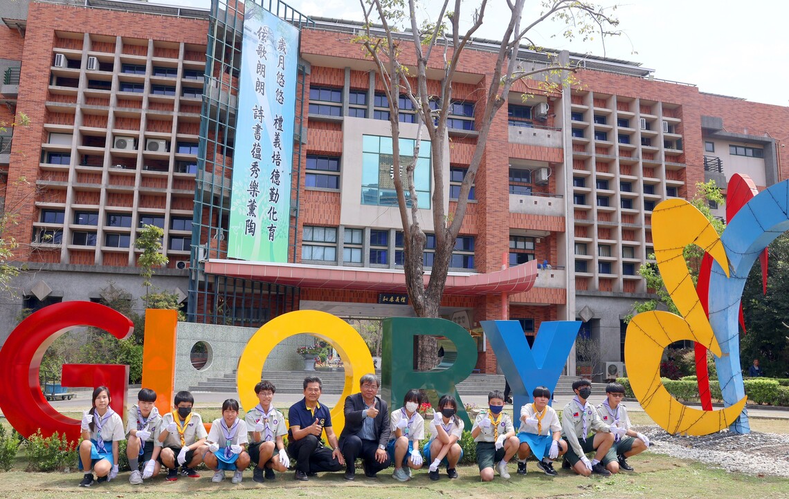 三民國中、七賢國小、屏山國小三校聯展開幕 「GLORY」裝置藝術閃耀校園