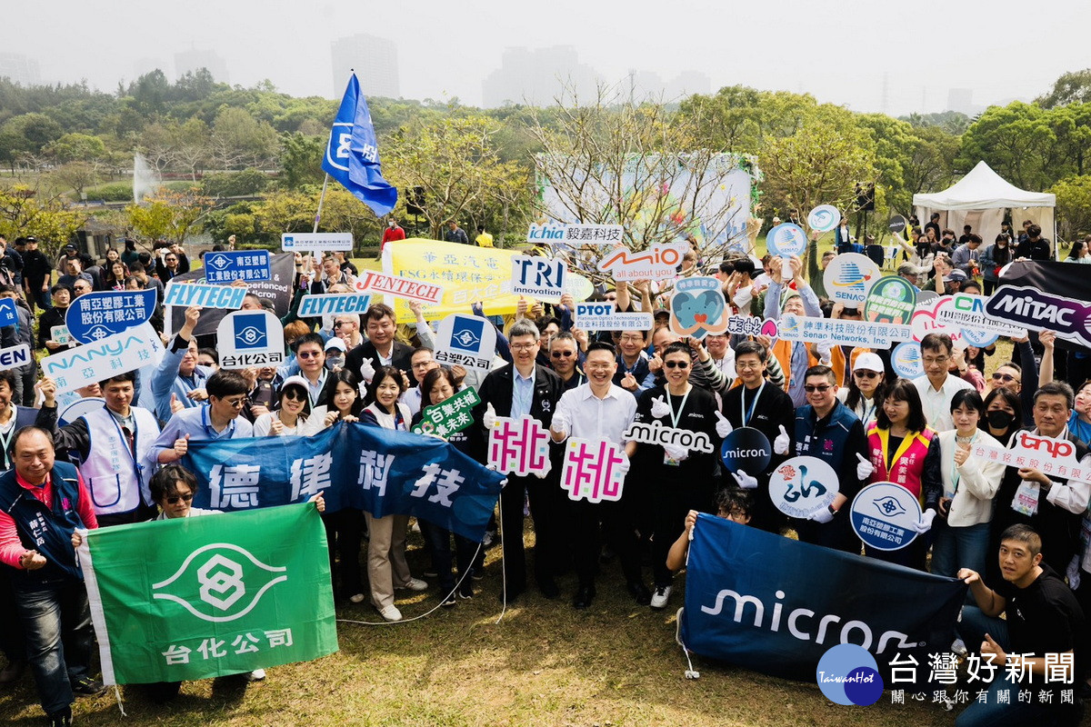 桃園市副市長蘇俊賓出席龜山華亞科技園區「百業共植 木集未來」植樹節活動。<br /><br />