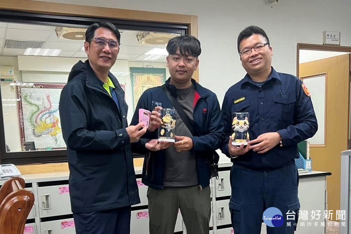 劉分局長肯定同仁迅速破案的用心。(草屯分局提供)