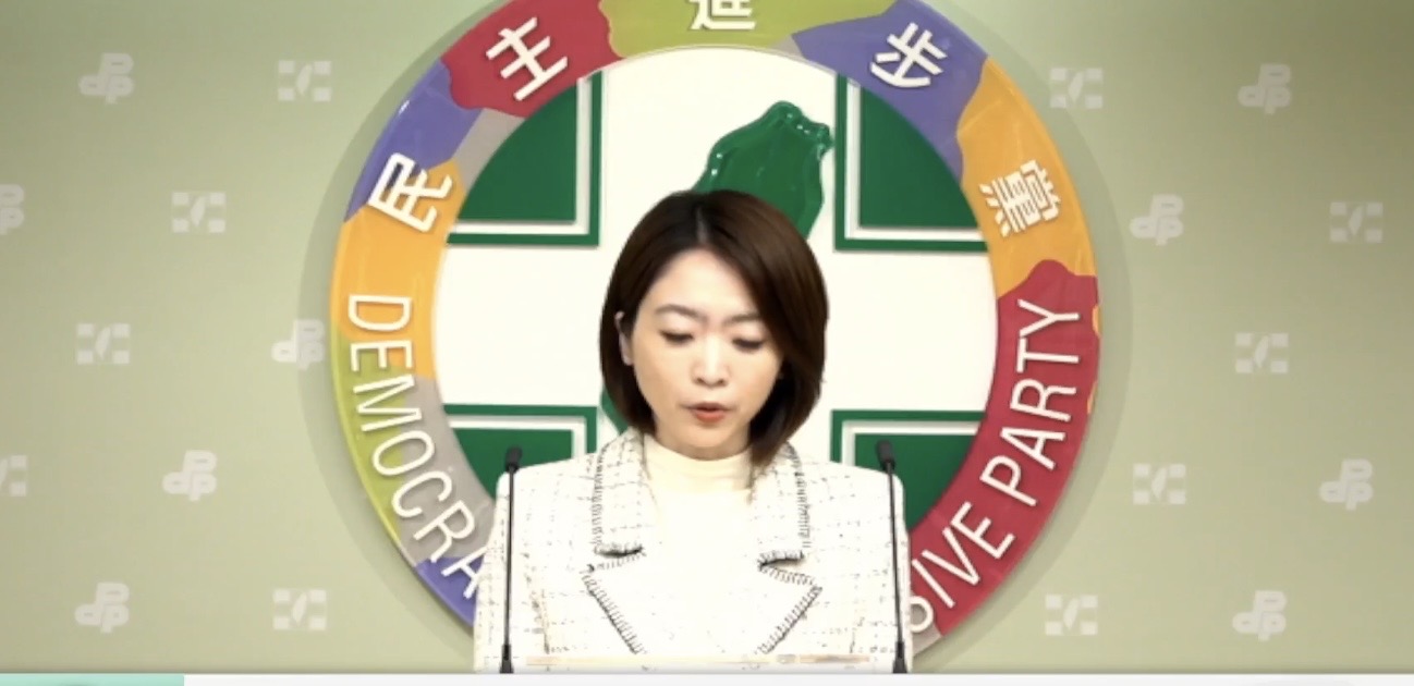 民進黨發言人韓瑩表示,名嘴在政論節目上污指賴清德主席的兒子留在美國,沒有當兵,並非事實,已委請律師提告。翻拍民進黨官網