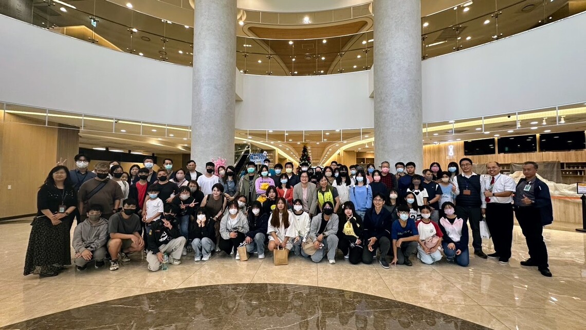 近八旬老翁下面「鼓一包」腹痛求醫 竟是罕見雙疝氣 精準腹腔鏡手術防堵保命