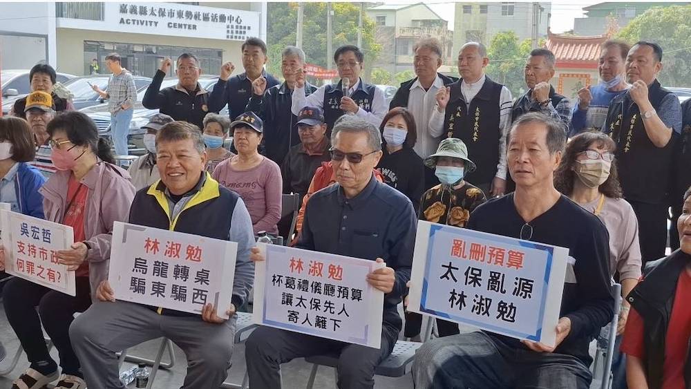 市民與地方人士現身「罷勉行動」，並說明提案正當性。（圖/記者陳惲朋翻攝）