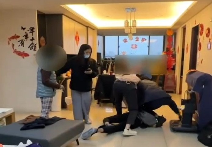 【有片】桃警逮車手 受害婦執迷不悟高喊:這不是詐欺 61 fadad