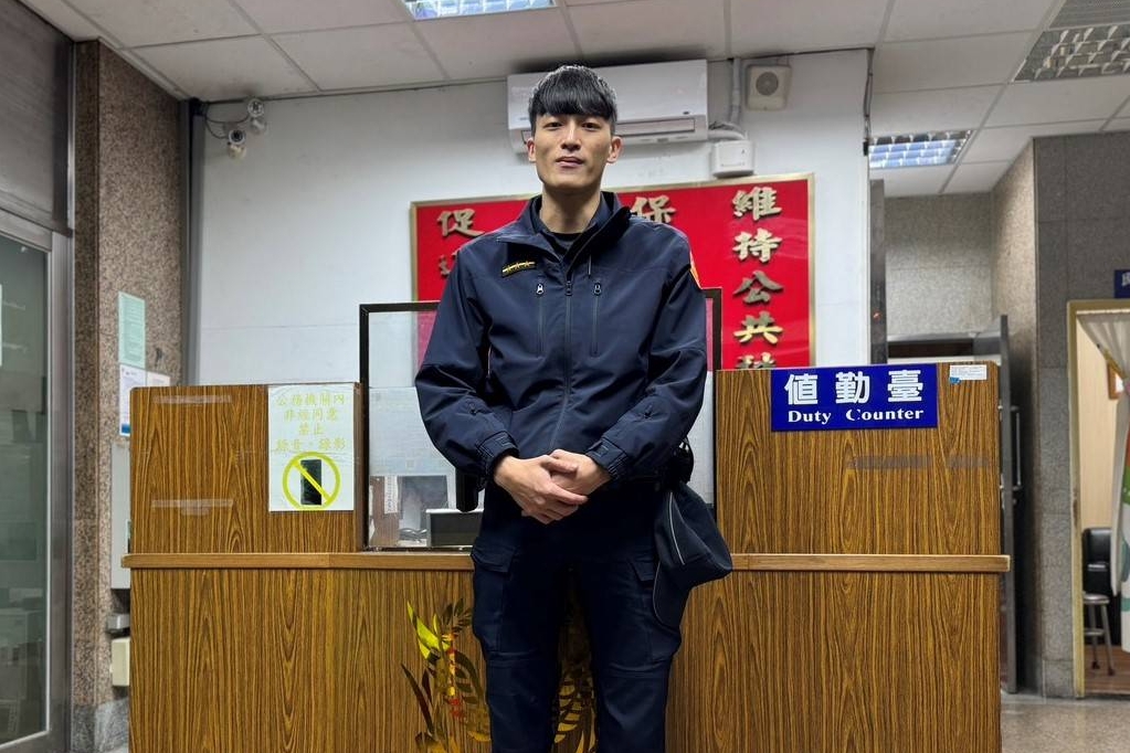 靈犬 百威 現蹤迪化老街 大同帥警攜犬尋親