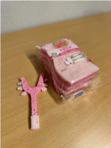 網友驚呼太狂!粉絲DIY粉紅菜瓜布 變身「討伐棒」超欠收藏 - https://www.watchmedia01.com