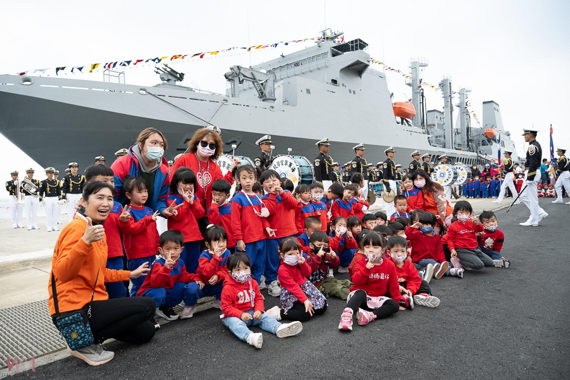 (有影片)/海軍114年度敦睦遠航訓練支隊抵達澎湖 澎湖居民熱情迎接並表達敬意 - https://www.watchmedia01.com