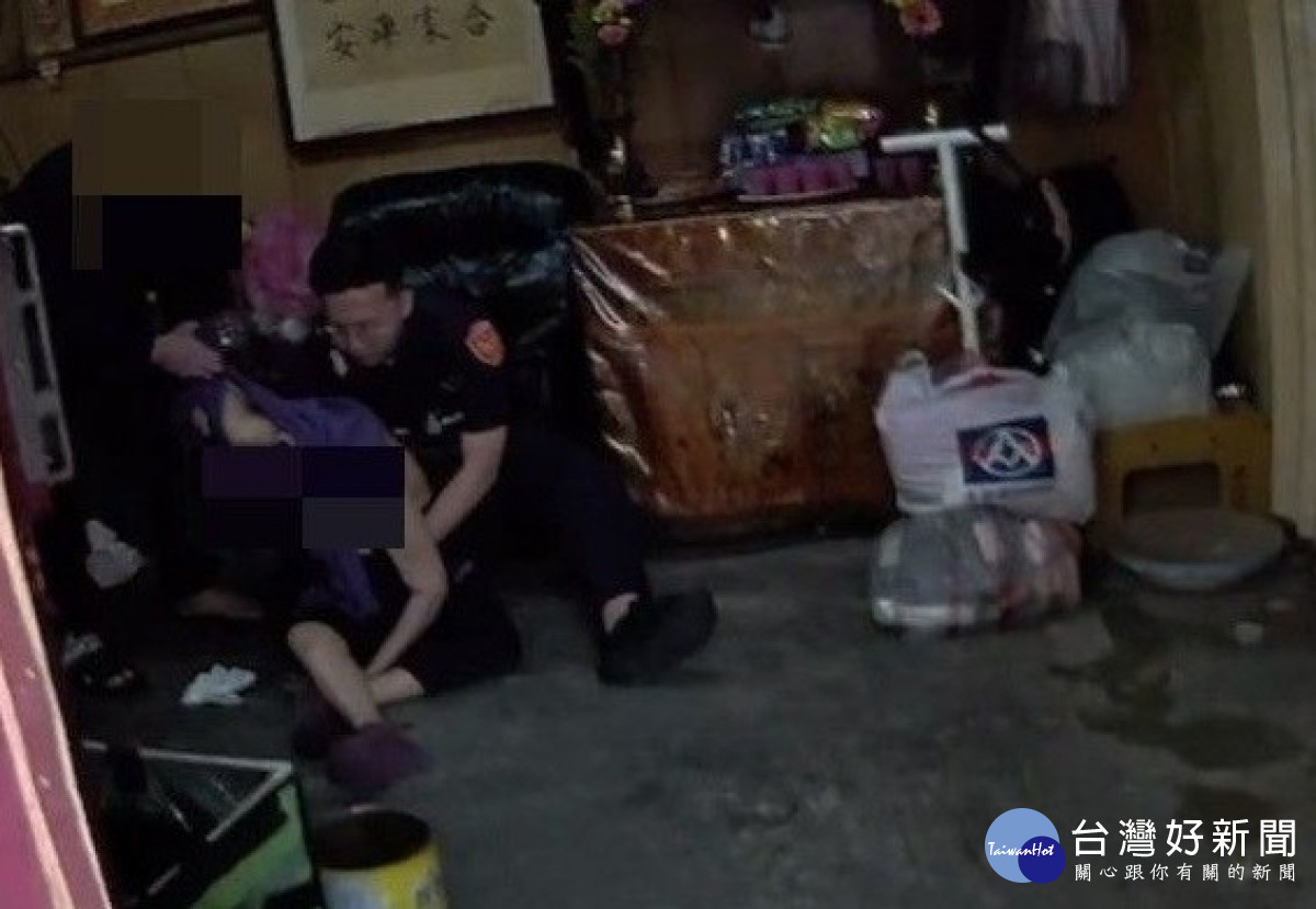 竹市警以哈姆立克法施救老婦