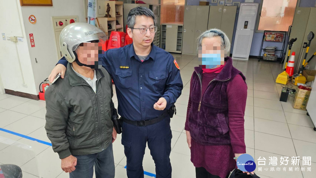 失智長者路上徘徊,楊梅警暖心協助返家。