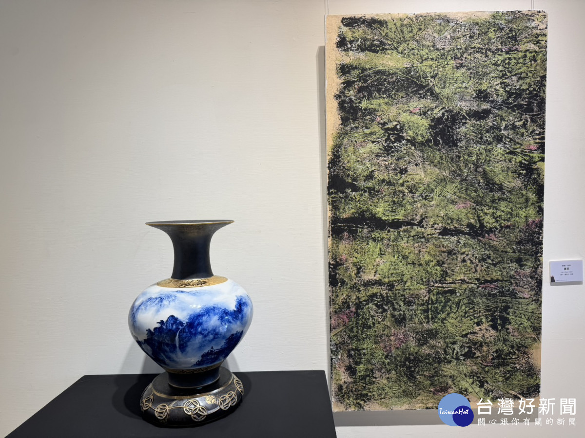 卓麗秋、梁永斐雙人展,山水青花瓷與書藝創作的藝術饗宴。圖/彰化縣文化局提供