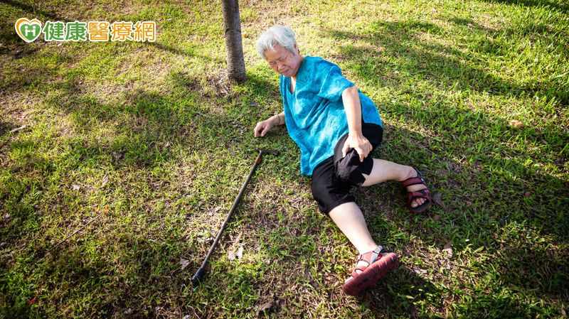 老婦摔車單手撐地害「粉碎性骨折」! 「雙壓治療」助迅速恢復生活