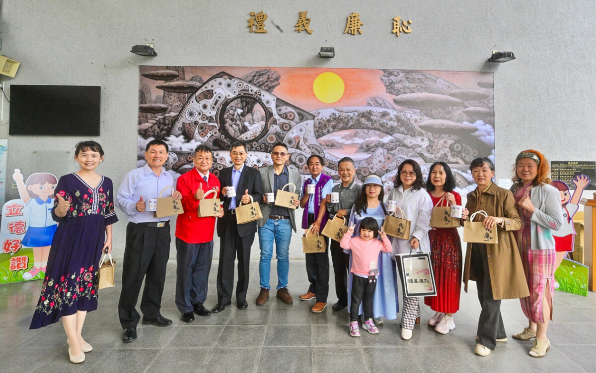 ▲高雄市立德國中今天舉行「禮義廉恥」揭牌儀式。（圖/高雄市家長協會提供）