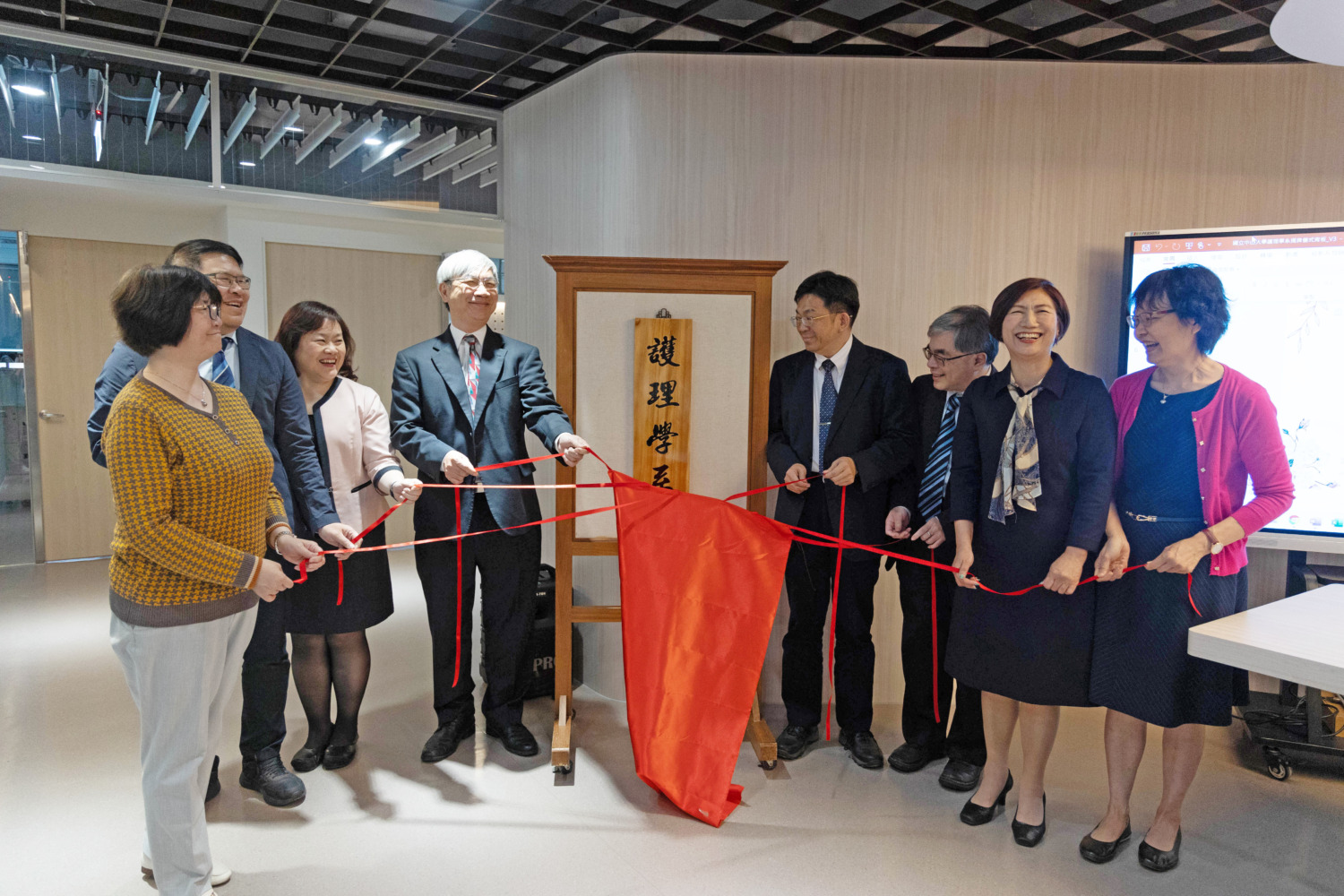 培育跨域科技優秀護理人才 中山大學護理學系揭牌