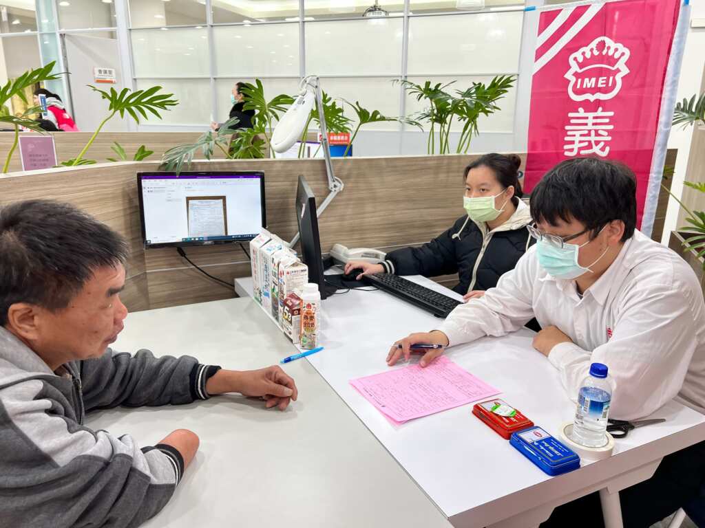 4a746b7120e5b5b0050a44695dd14ec1邀請職涯專家與人資顧問一對一指導，優化求職履歷、強化面試表現。(記者廖承恩翻攝)