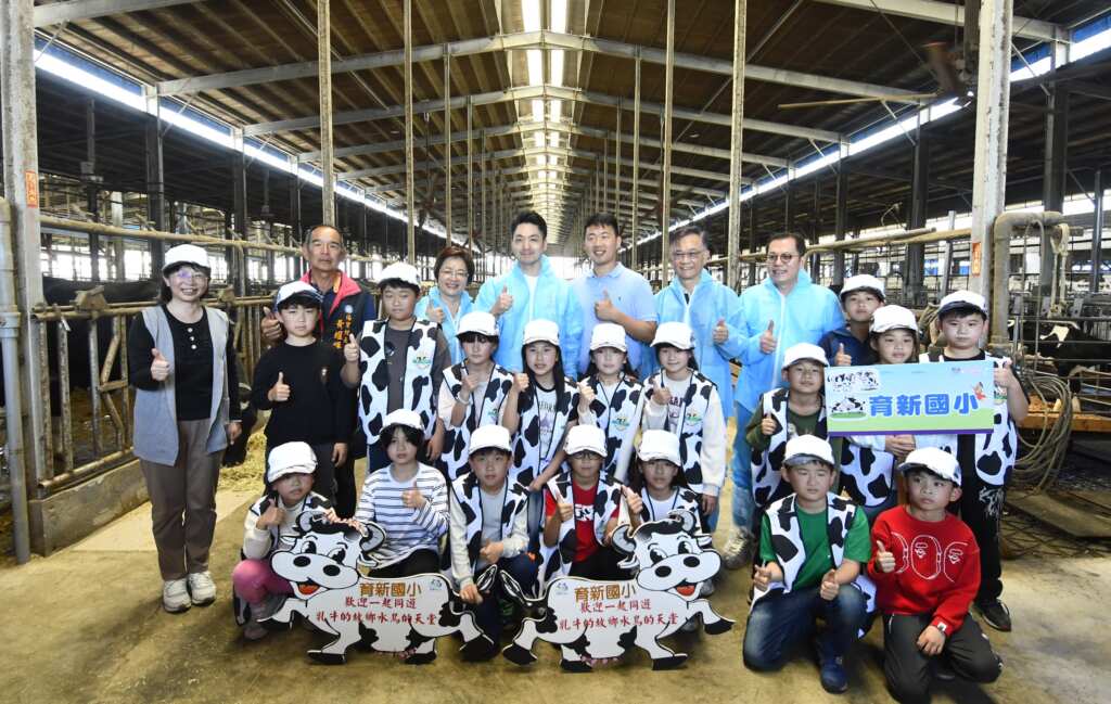▲台北市長蔣萬安率團南下彰化參訪酪農場，王惠美縣長率領縣府團隊接待，正式宣示台北、彰化「生生喝鮮乳」政策將會在4月全面上路。（彰化縣政府提供）