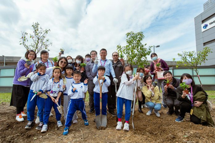 桃捷舉辦植樹節活動 攜手幼兒園種下美好綠色未來 67 0312 4 0 scaled