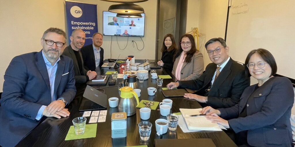 GRI代表:左一Peter Paul van de Wijs – Chief Policy Officer、左二Bastian Buck – Chief of Standards、左三Piers Horner – Senior Manager, GRI Taxonomy;右一證交所張少君副組長、右二證交所周世昊委員(會研基金會XBRL委員會執行長)、右三會研基金會王怡心董事長、右四會研基金會崔琇玫副執行長)