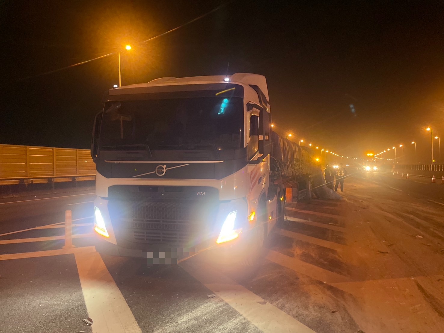 凌晨砂石車追撞事故致國道3號封閉2.5小時 1人輕傷 - https://www.watchmedia01.com