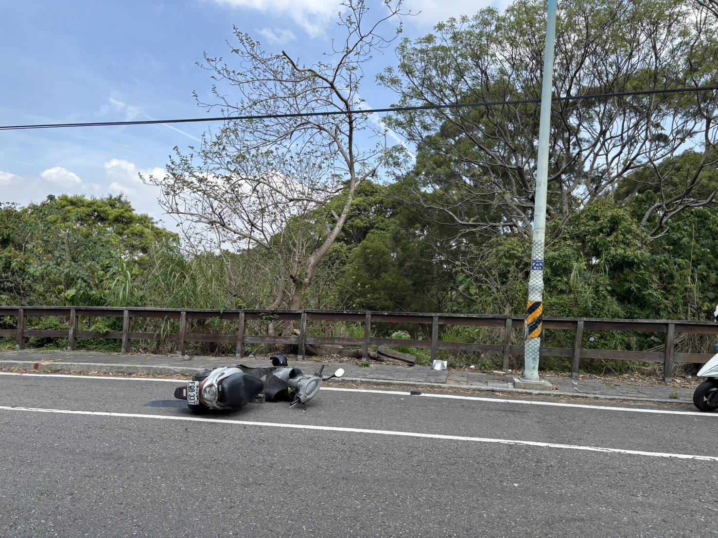 彰139線大彰路發生機車自摔事故　男大生疑午休時間跑山失控