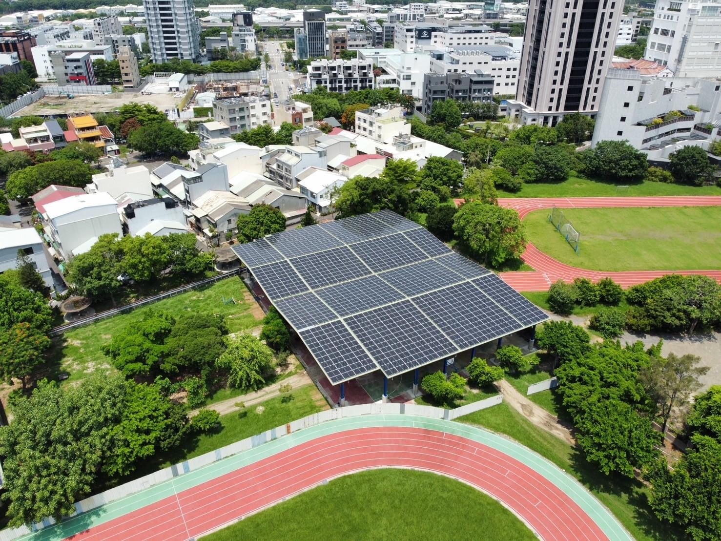 節省6億多元！中市校園近百座「光電球場」運轉發電　實現政府、學校與企業三贏