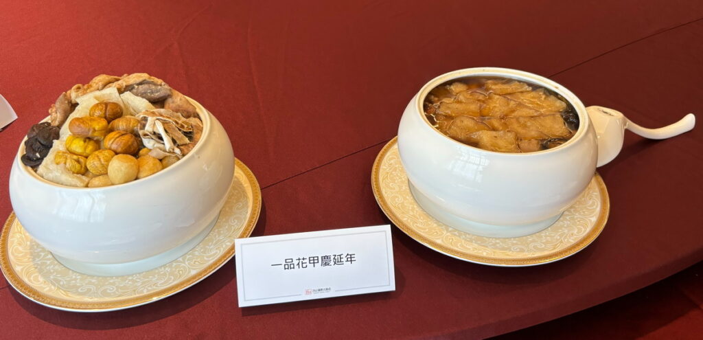 一品花甲慶延年。
