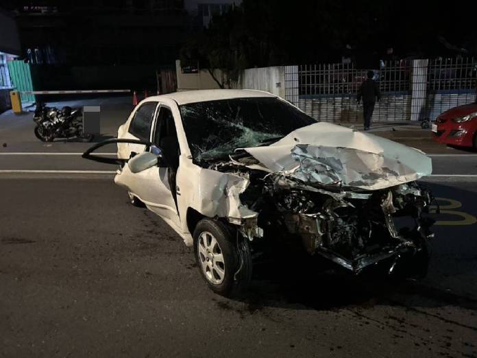 【有片】左轉遭直行車高速衝撞驚悚畫面曝 47歲男送醫搶救仍不治 66 591393