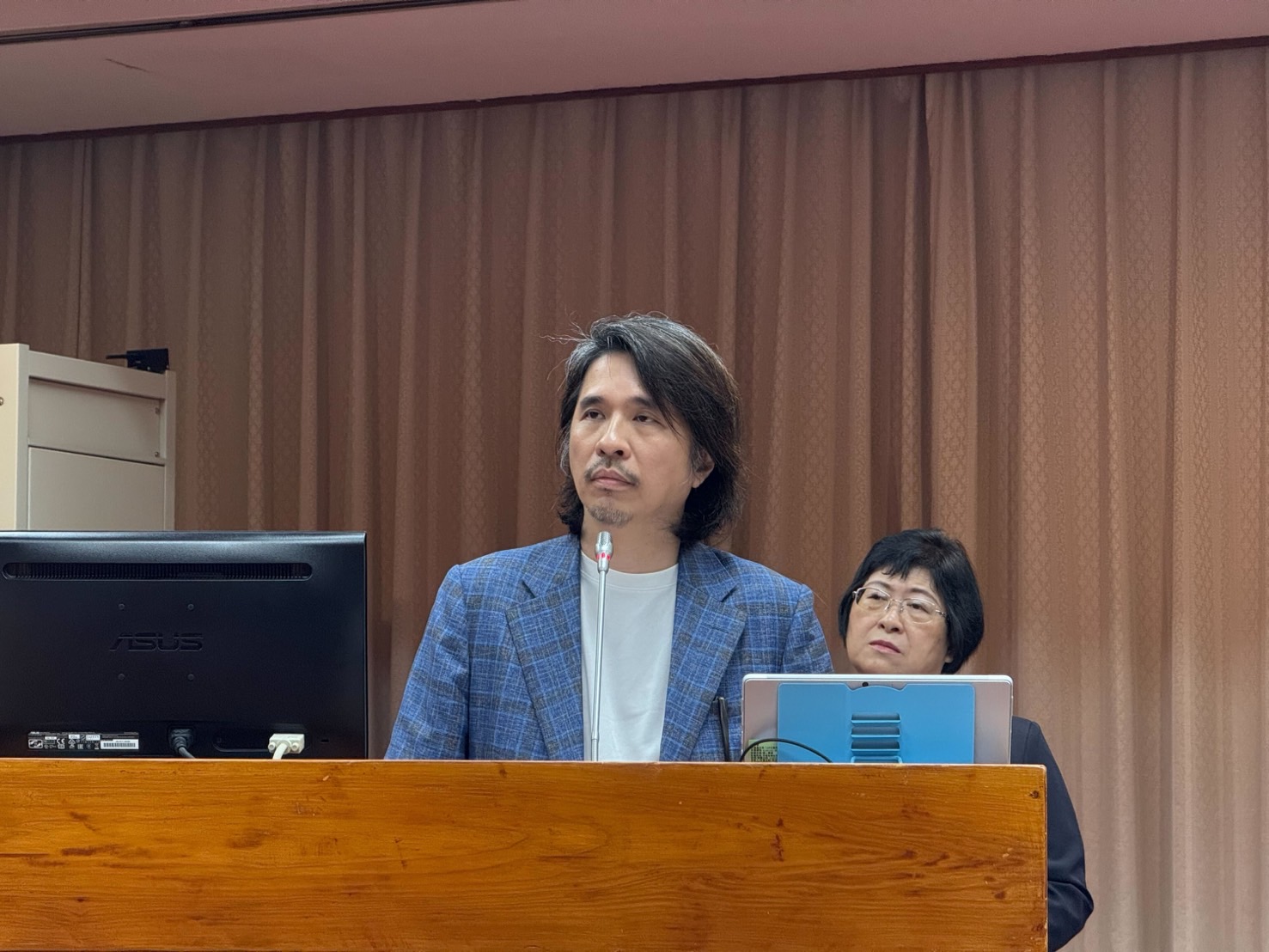 教育部次長葉丙成列席備詢。(圖/葛如鈞國會辦公室)