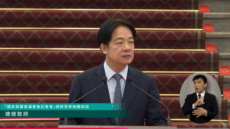 賴清德表示,也有藝人配合中國說自己國家不是國家,有人甚至協助中共官媒散播疑美、疑軍,讓很多人憂心。(圖/總統府)