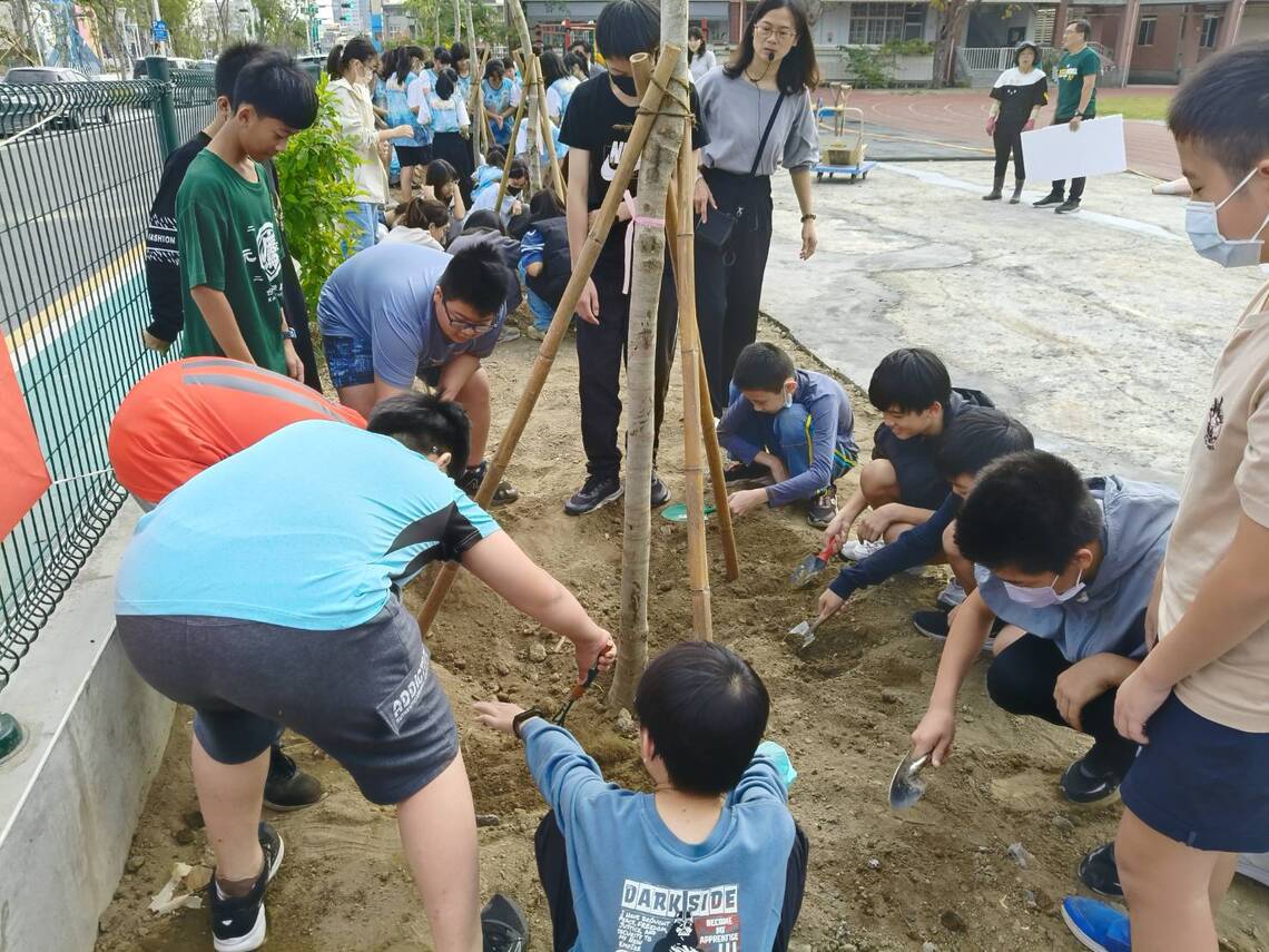 今年的植樹節,我們把它種回來! 企業攜手學校植樹 共築綠色永續未來
