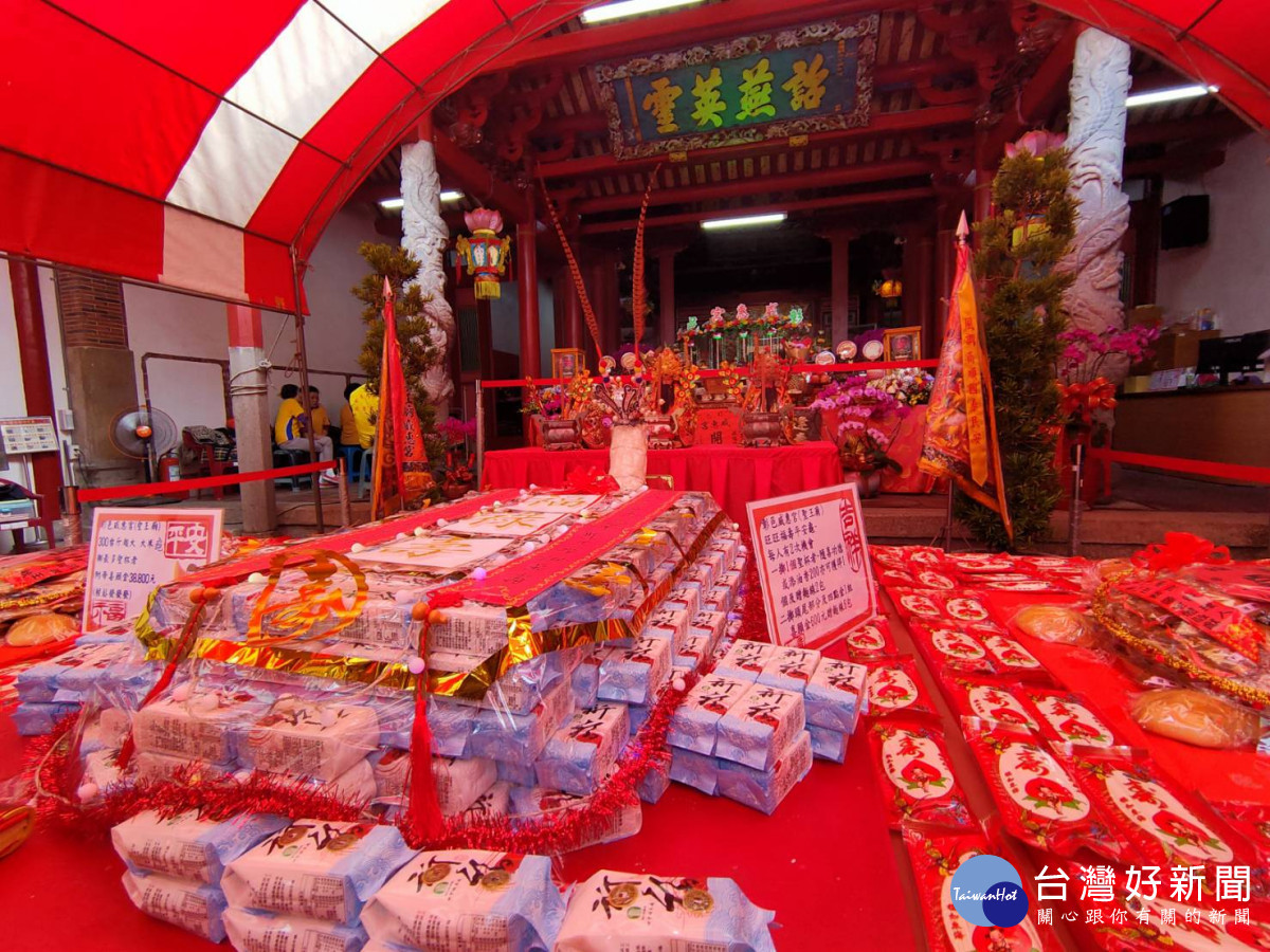 威惠宮開漳聖王壽誕,廟方製作300台斤超大米龜獻壽超吸睛。圖/記者鄧富珍攝