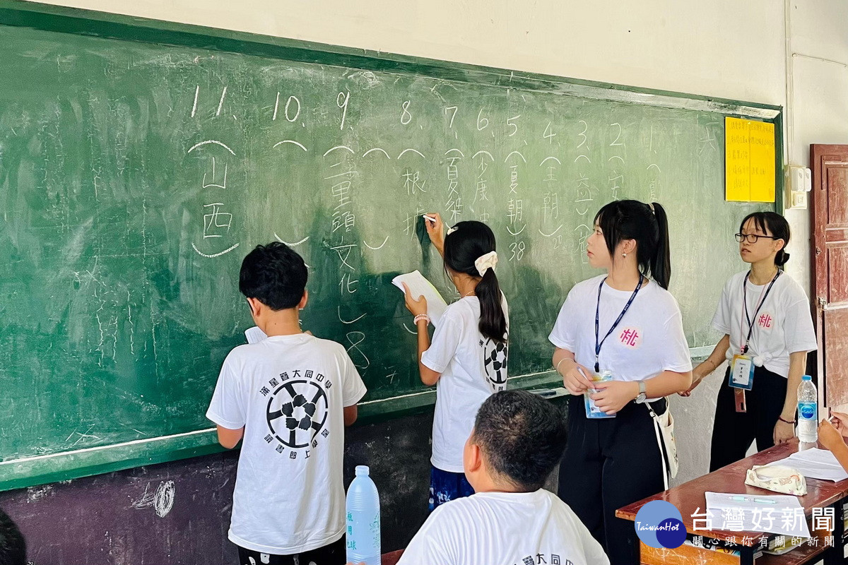元智大學程同學參與泰北志工團,教學當地學童華語文課程。<br /><br />
