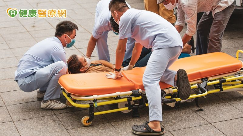 50歲男登山墜落險癱瘓! 醫師:把握黃金24小時搶救助重拾行動力