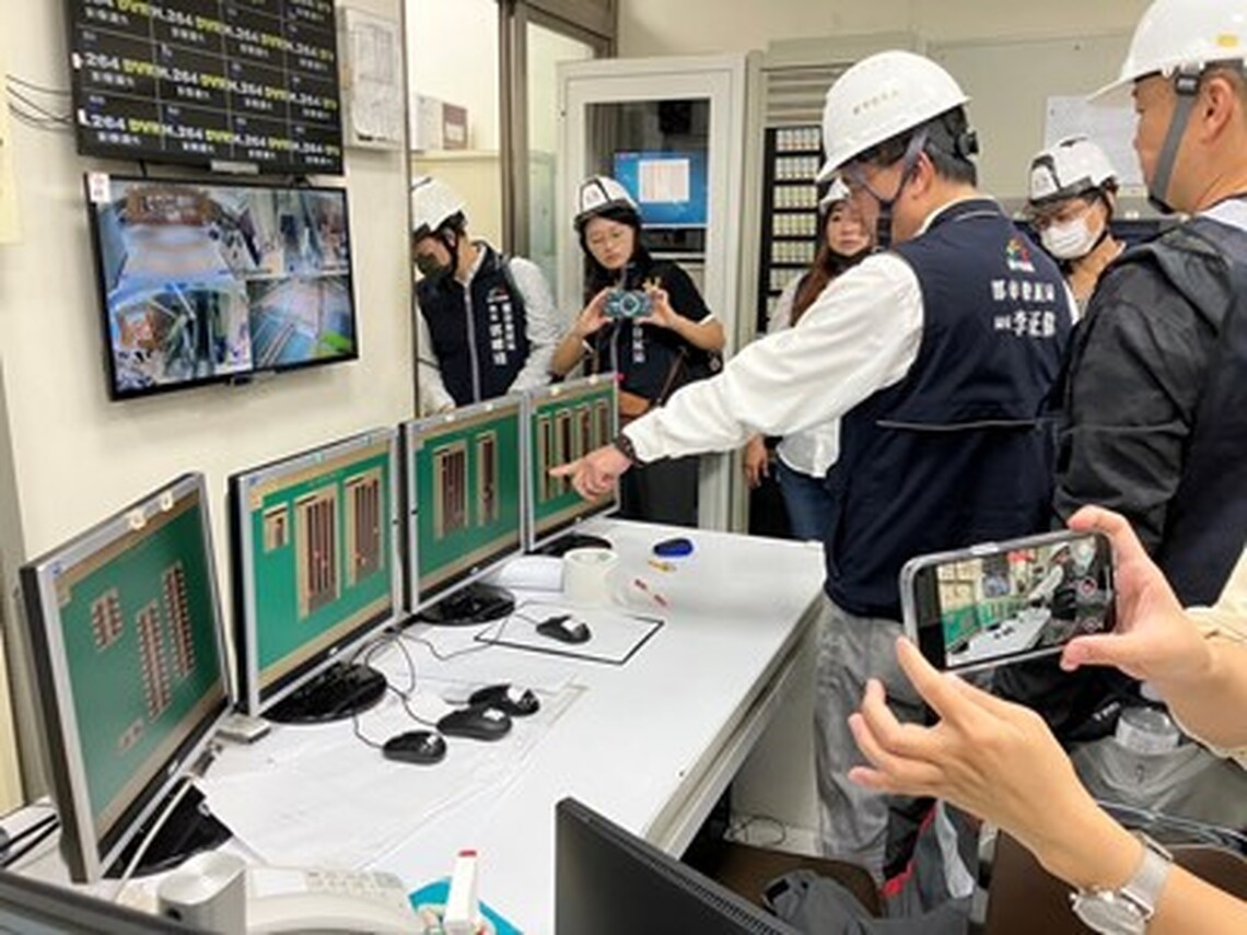 新光三越專櫃及物流人員取貨 中市都發局至現場安全防護視察