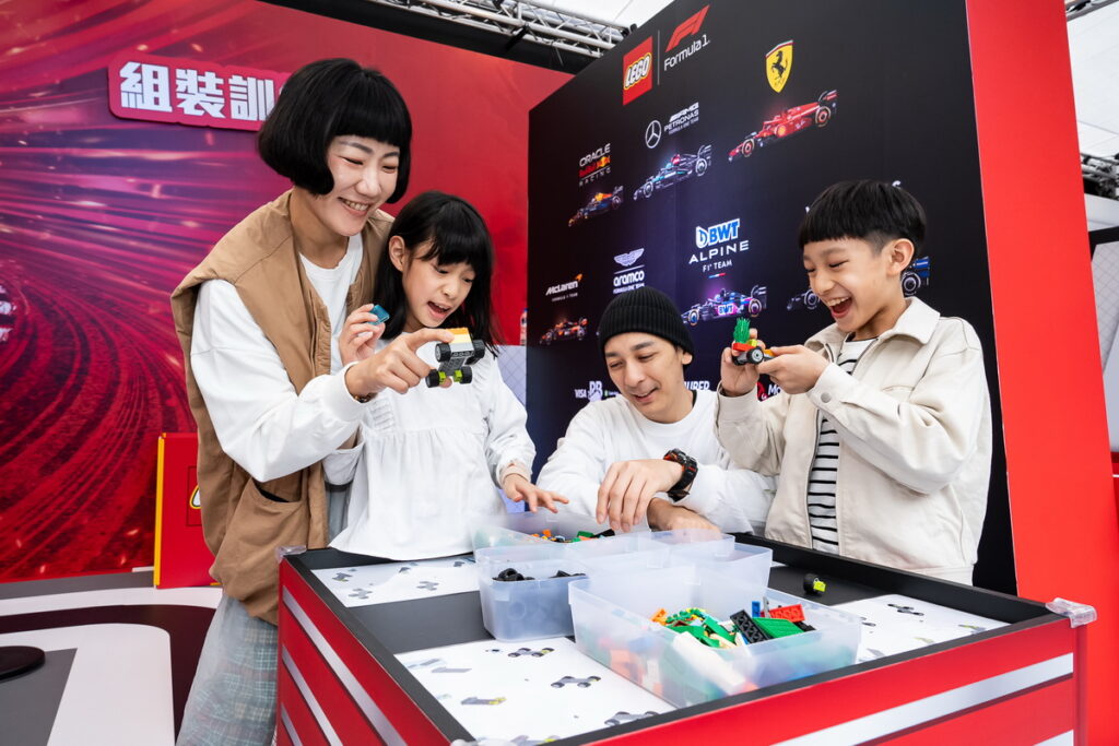 「組裝訓練」親手打造自己專屬的樂高 F1 夢幻賽車