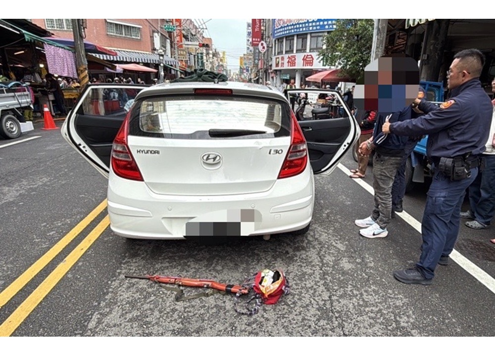 通緝犯開車衝撞員警 連開3槍35歲男下車逃被逮 209 cnews204250314a10